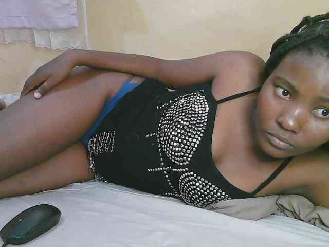 Cute-latasha webcam