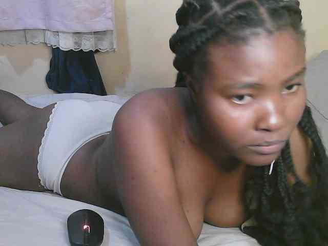 Cute-latasha webcam
