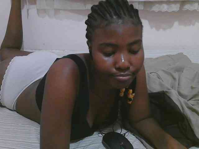 Cute-latasha webcam