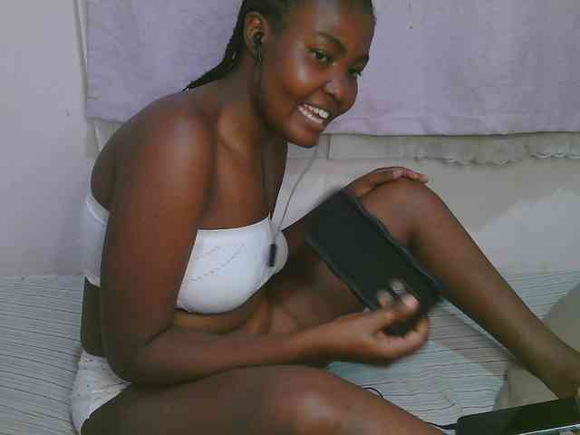 Cute-latasha webcam