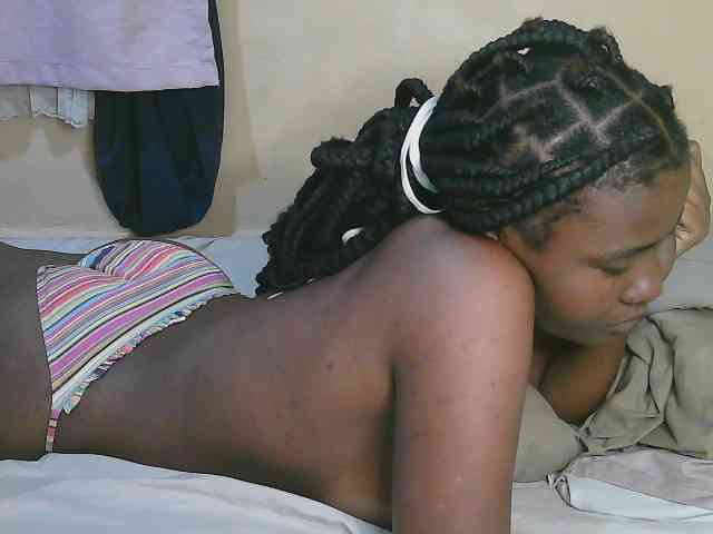 Cute-latasha webcam