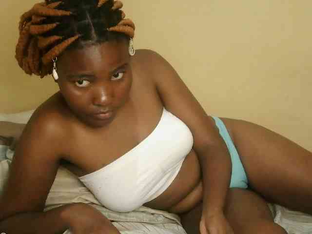 Cute-latasha webcam