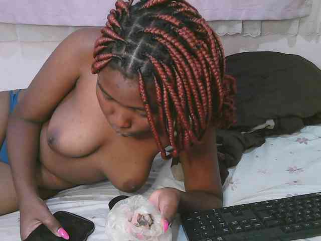 Cute-latasha webcam