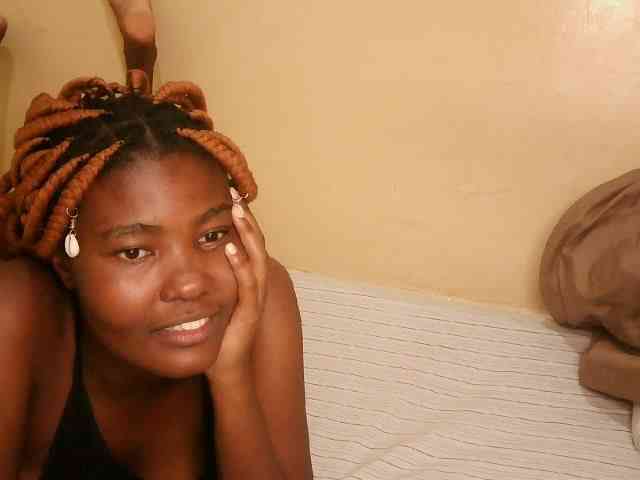Cute-latasha webcam
