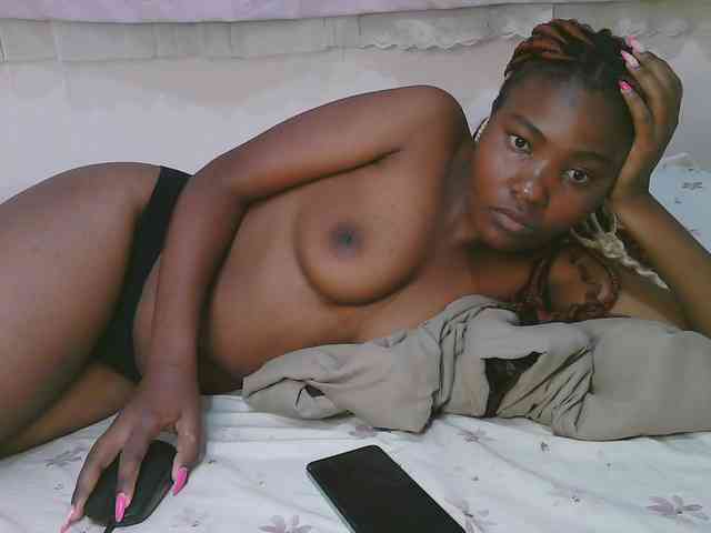 Cute-latasha webcam
