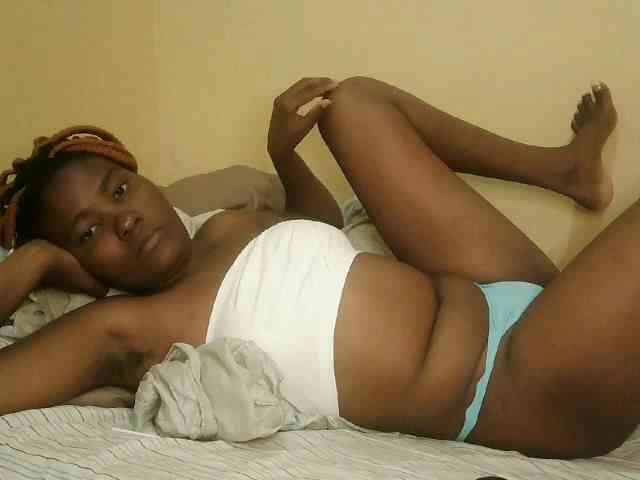Cute-latasha webcam