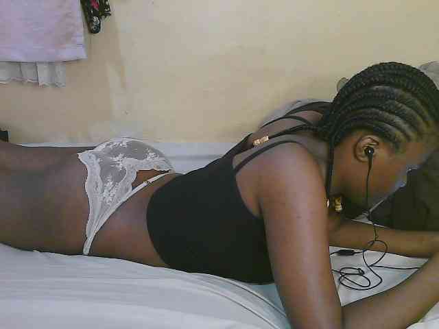 Cute-latasha webcam