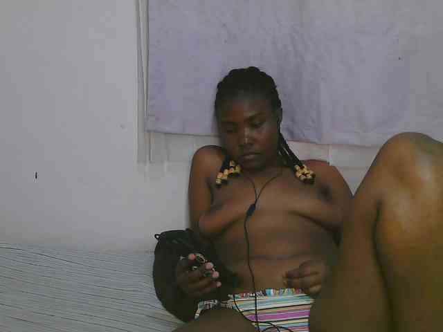 Cute-latasha webcam