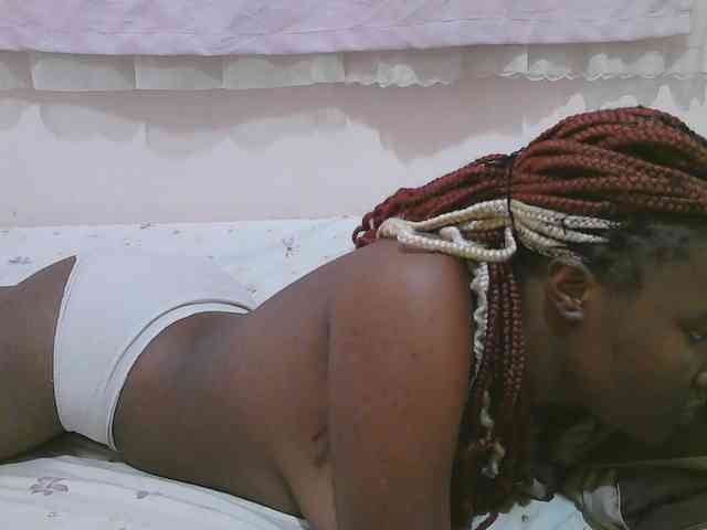 Cute-latasha webcam