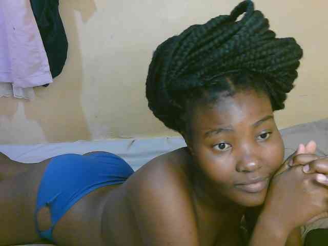 Cute-latasha webcam
