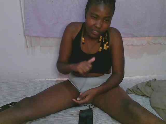 Cute-latasha webcam