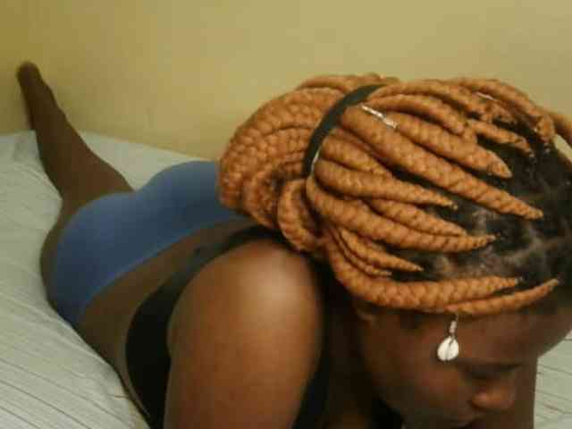 Cute-latasha webcam