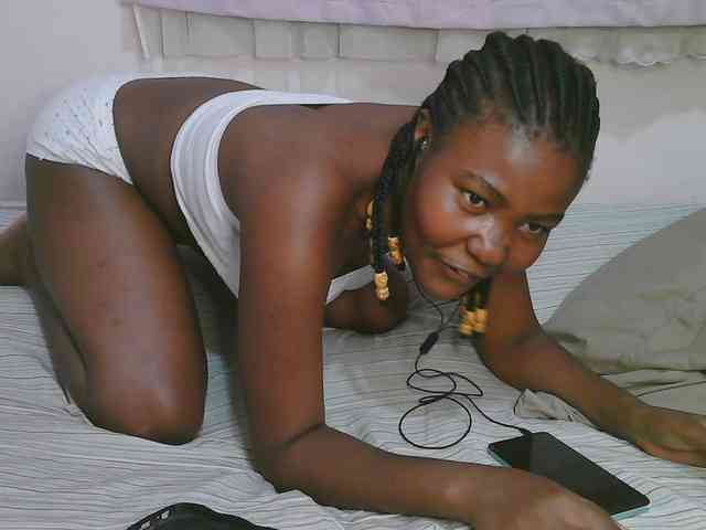 Cute-latasha webcam