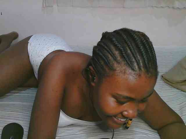 Cute-latasha webcam