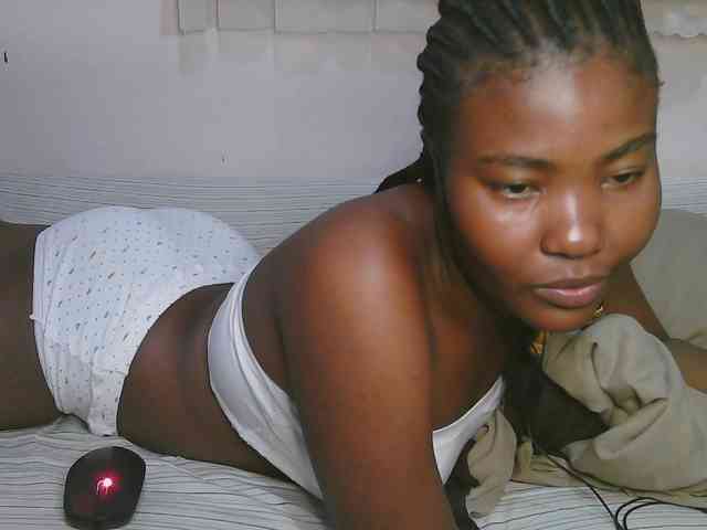 Cute-latasha webcam