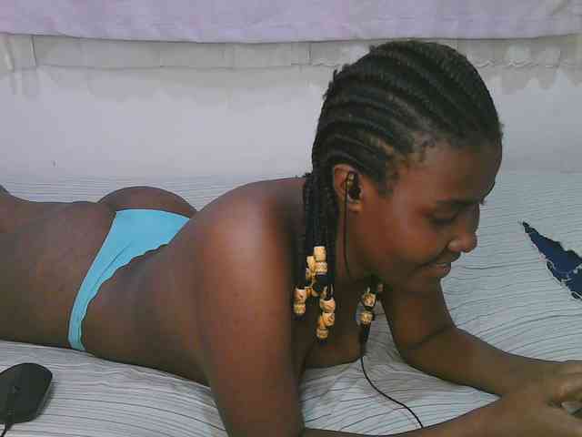 Cute-latasha webcam