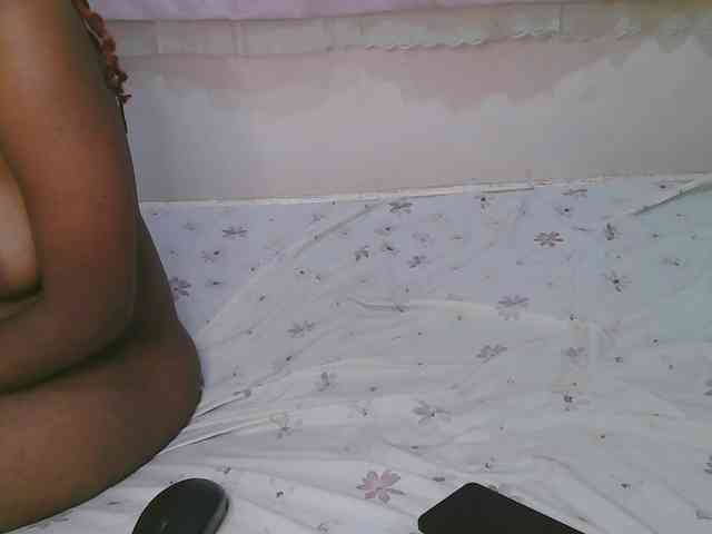 Cute-latasha webcam