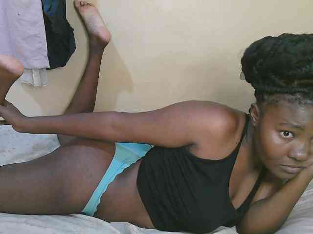 Cute-latasha webcam