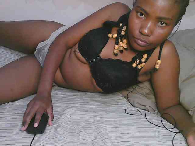 Cute-latasha webcam
