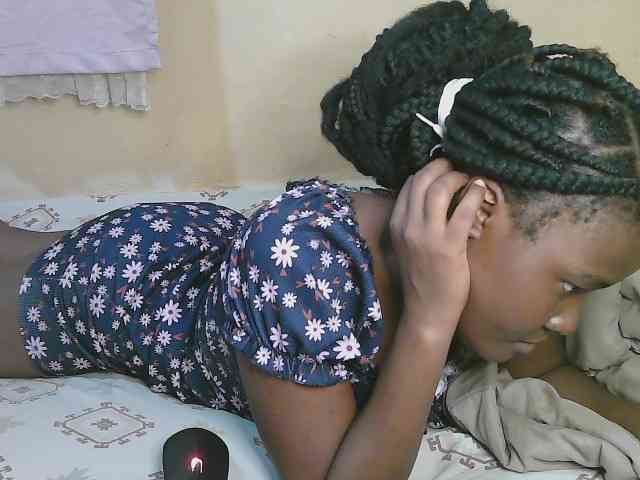 Cute-latasha webcam
