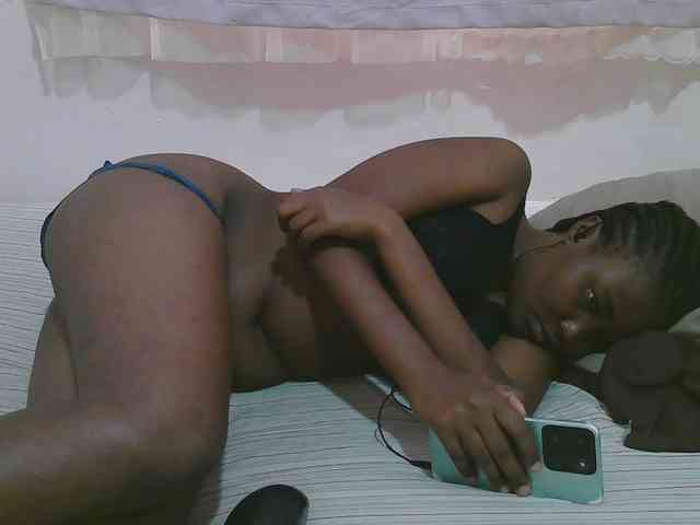 Cute-latasha webcam