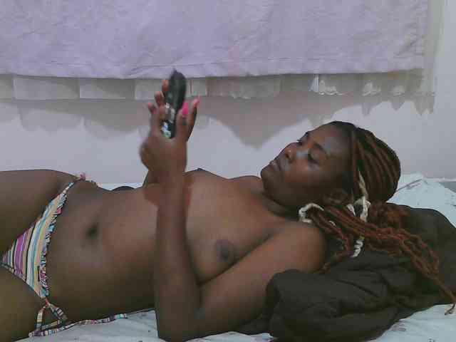 Cute-latasha webcam