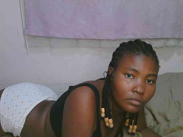 Cute-latasha webcam