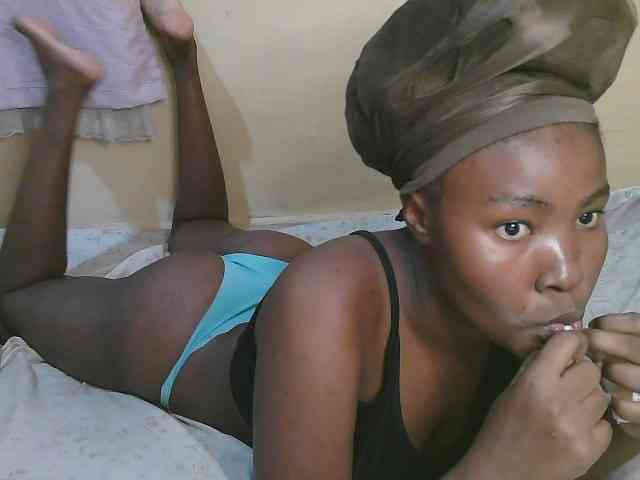 Cute-latasha webcam