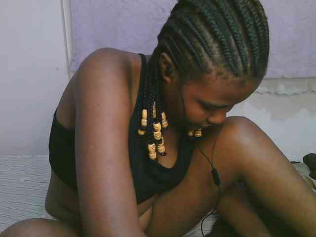 Cute-latasha webcam