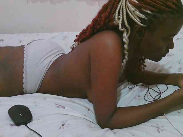 Cute-latasha webcam