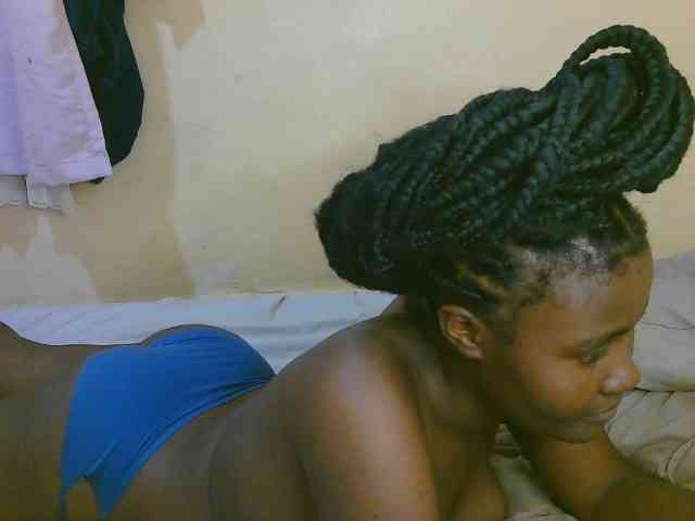 Cute-latasha webcam