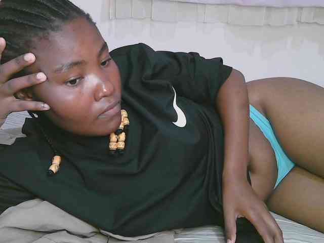 Cute-latasha webcam