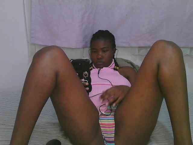 Cute-latasha webcam