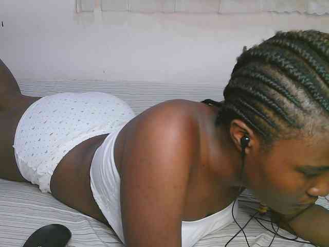 Cute-latasha webcam