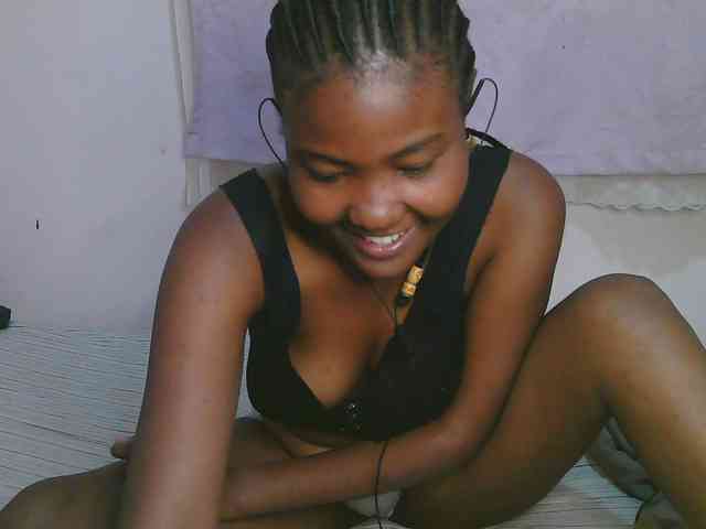 Cute-latasha webcam