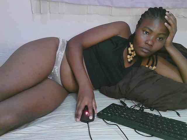 Cute-latasha webcam
