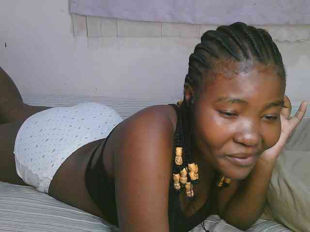 Cute-latasha webcam