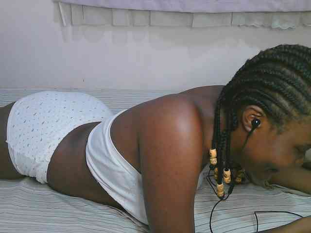 Cute-latasha webcam