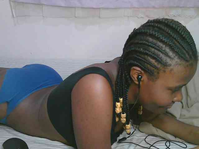 Cute-latasha webcam
