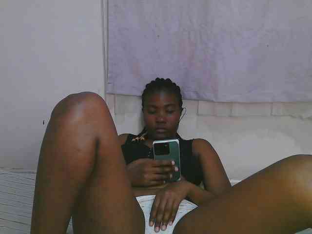 Cute-latasha webcam
