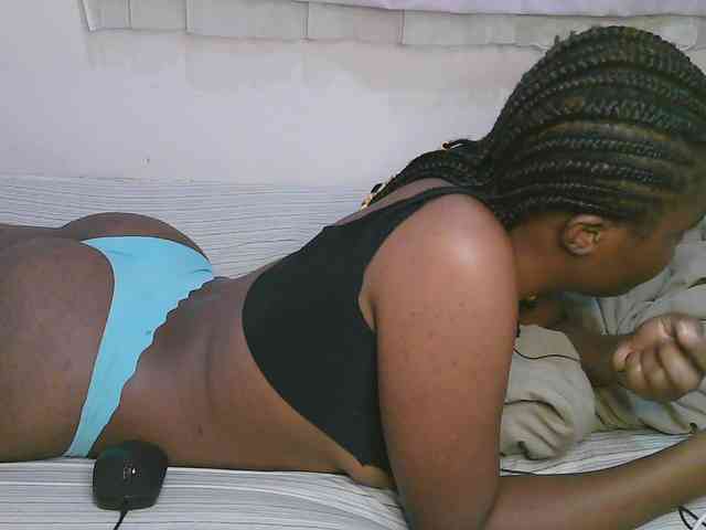 Cute-latasha webcam