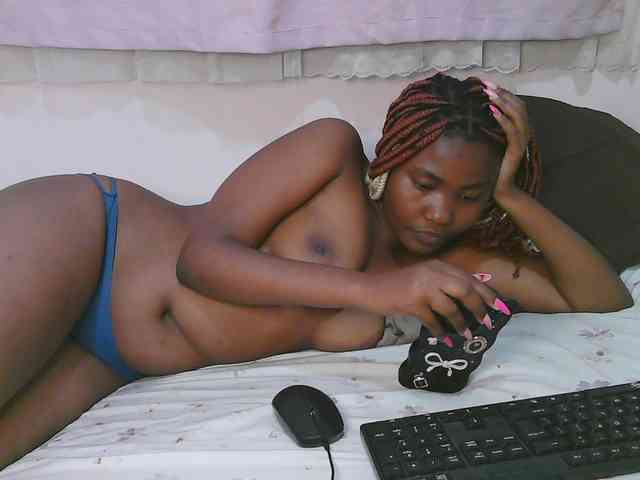 Cute-latasha webcam