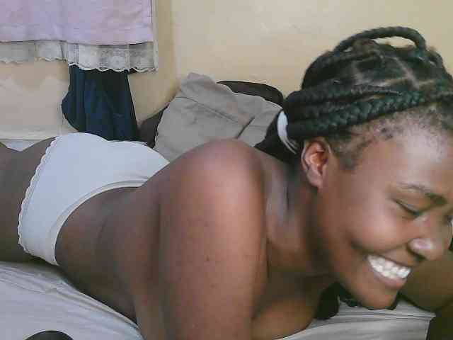 Cute-latasha webcam