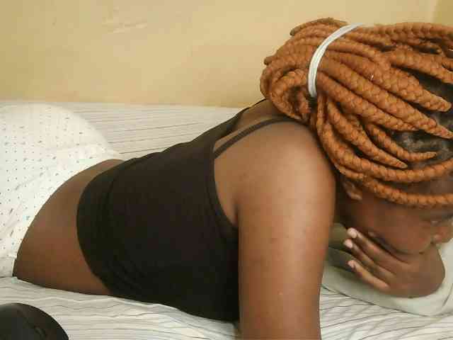 Cute-latasha webcam