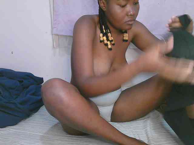 Cute-latasha webcam