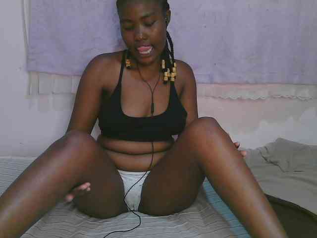 Cute-latasha webcam
