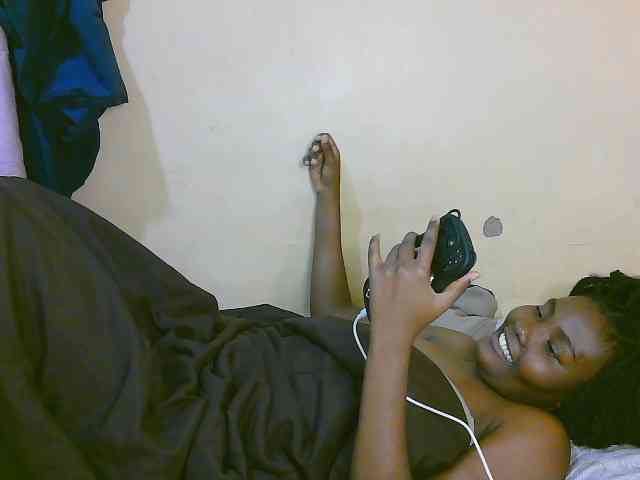 Cute-latasha webcam