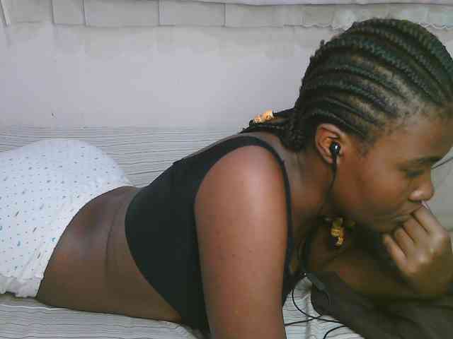 Cute-latasha webcam
