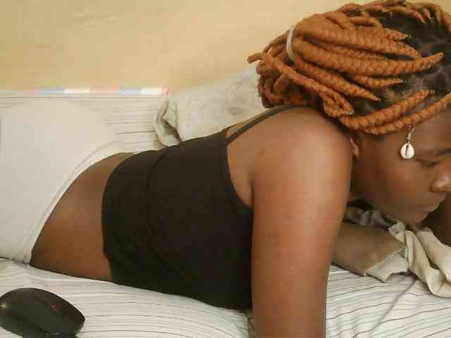 Cute-latasha webcam