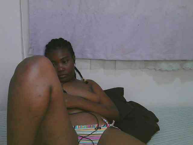 Cute-latasha webcam